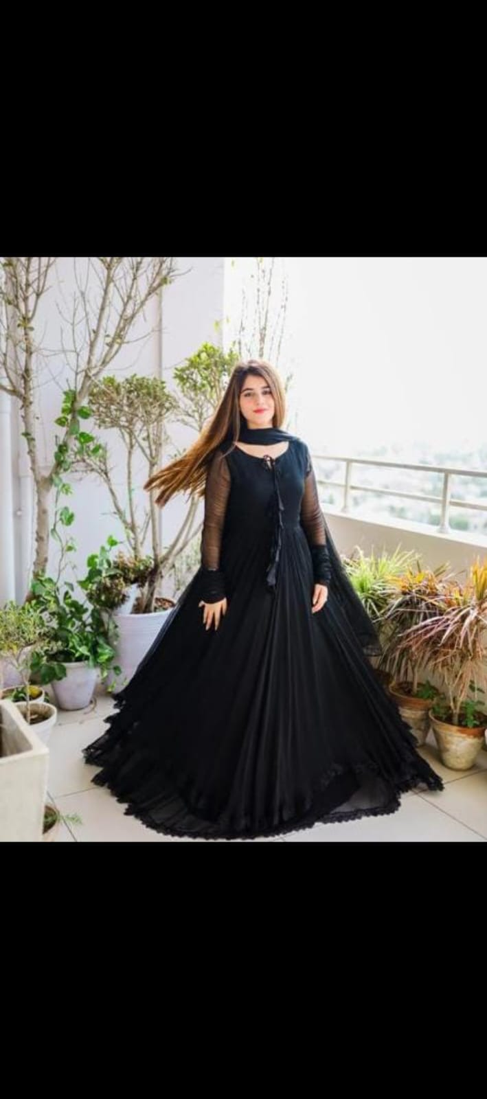 💖 Elegant Two Layers Border Flare Maxi
🌸 Includes Matching Dupatta & Trouser (3PCS)